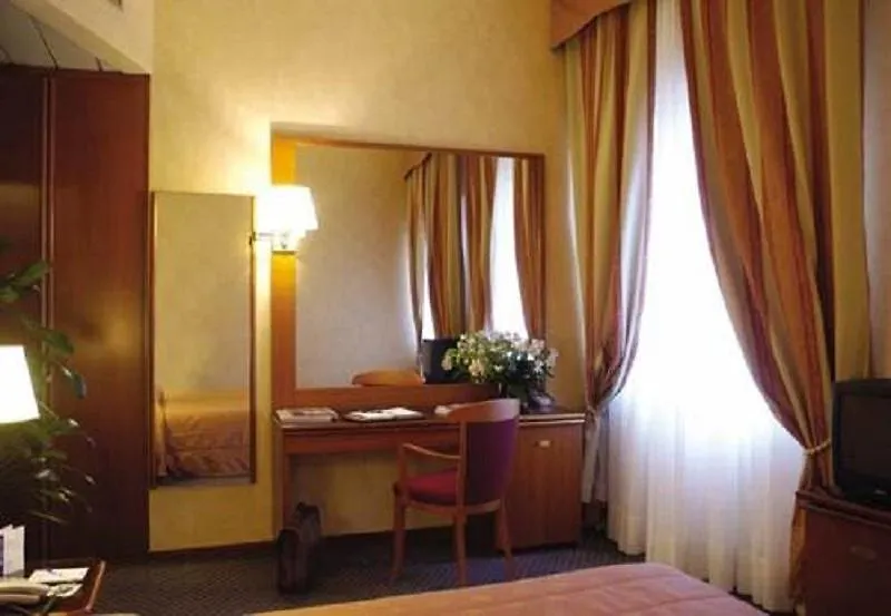 Hotel Ascot Milano 4*,